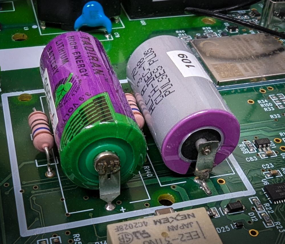 A picture of the device's battery with warming resistors